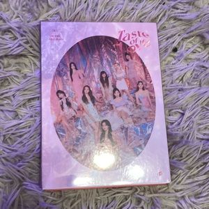 TWICE “TASTE OF LOVE” (The 10th Mini Album) IN LOVE VER.
